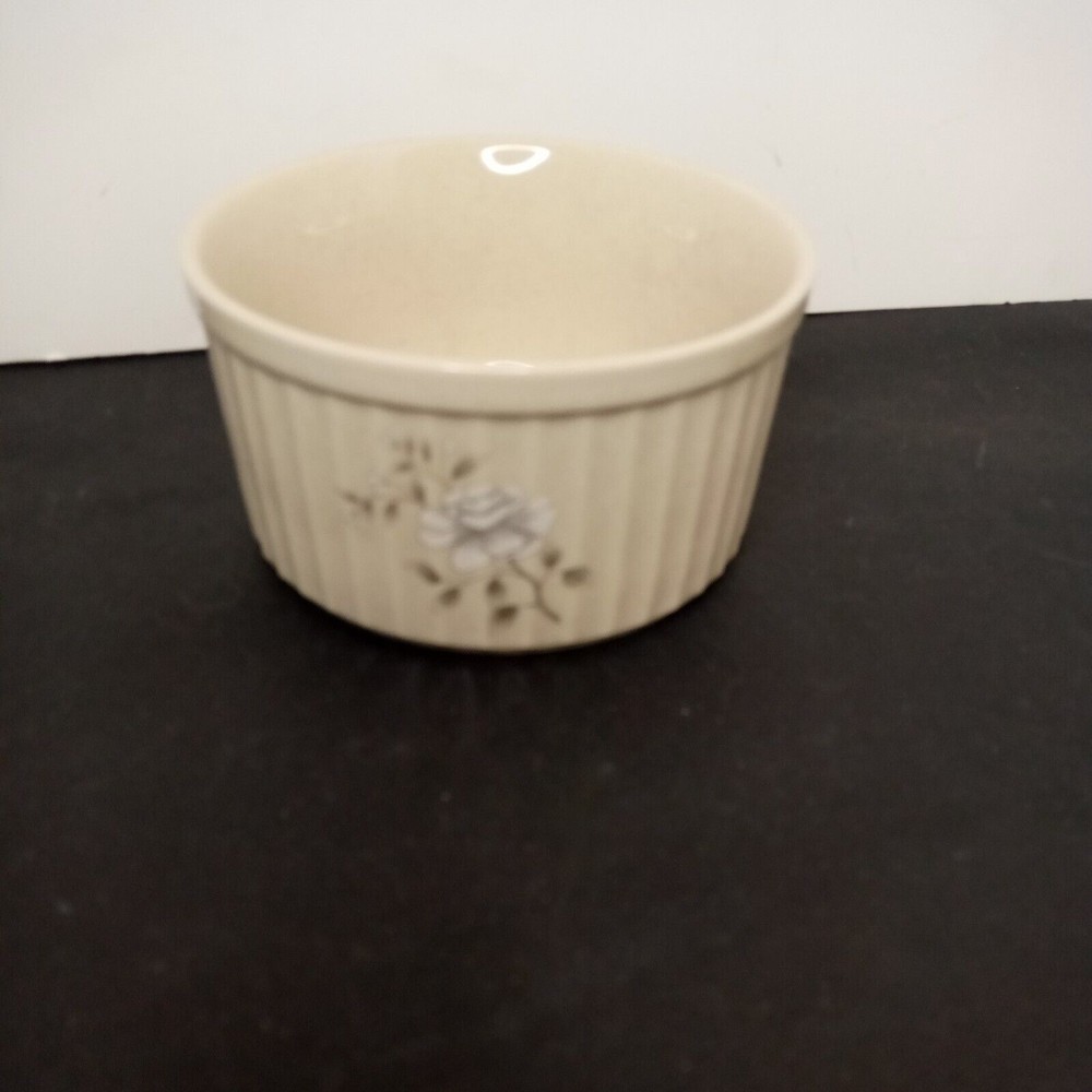 Southampton Stoneware Custard Bowl/Ramekin ‎ White Rose